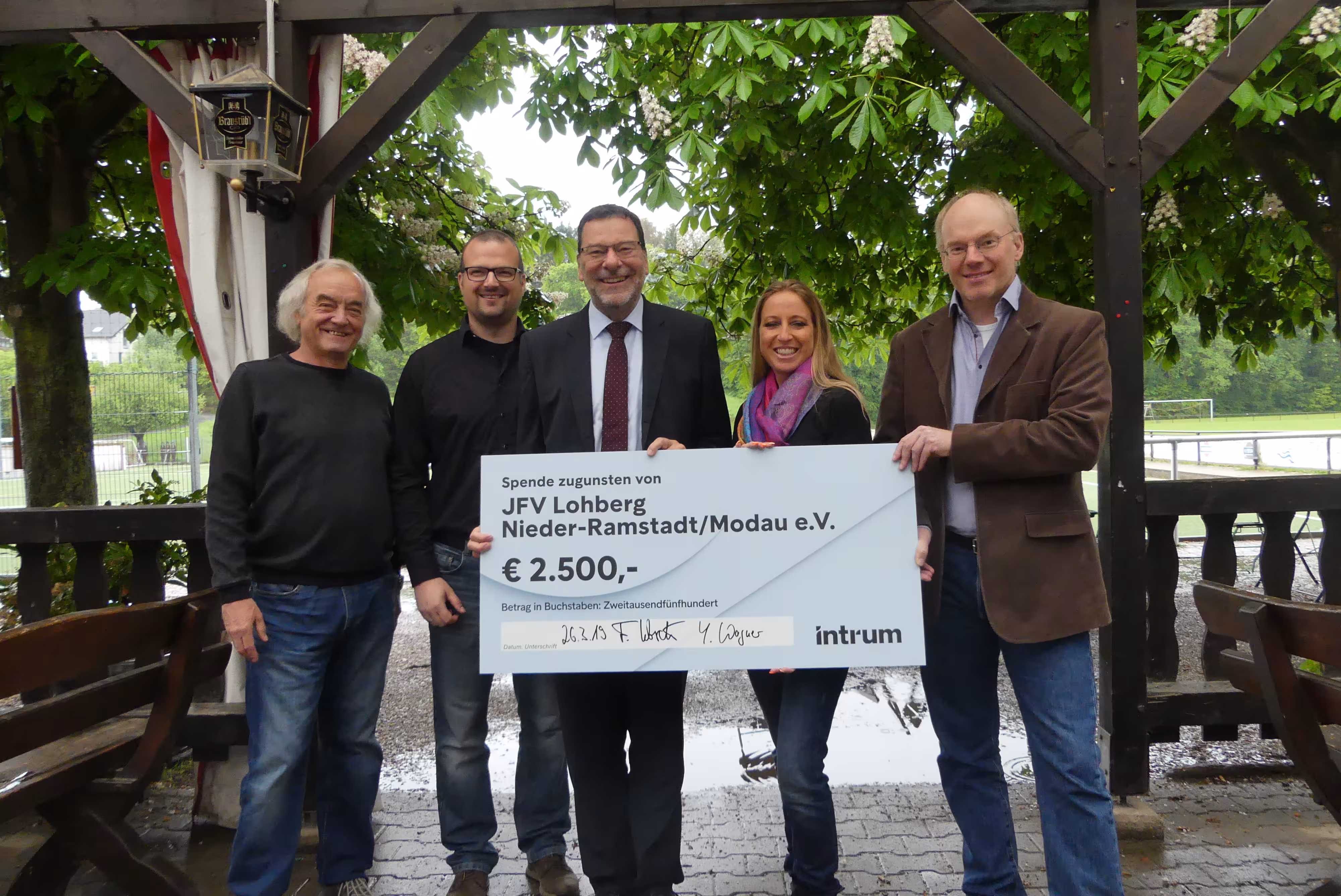 Intrum Spendenübergabe JSV Lohberg 